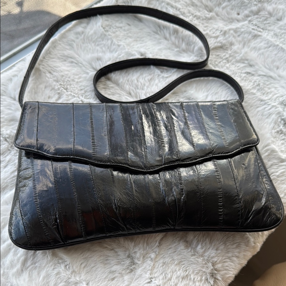 Sleek Black Leather Shoulder Bag with Crocodile Texture